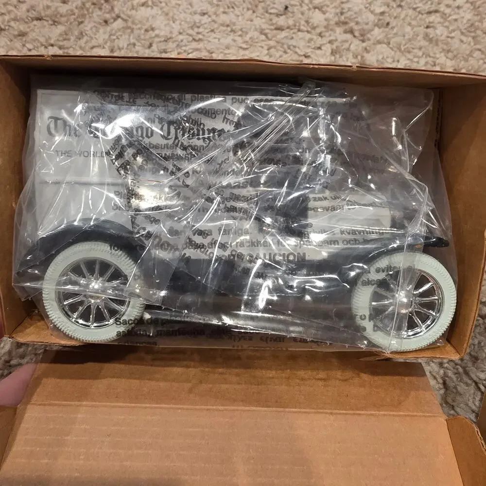 vntg ERTL diecast metal‎ coin bank 1912 model T delivery van The Chicago Tribune
